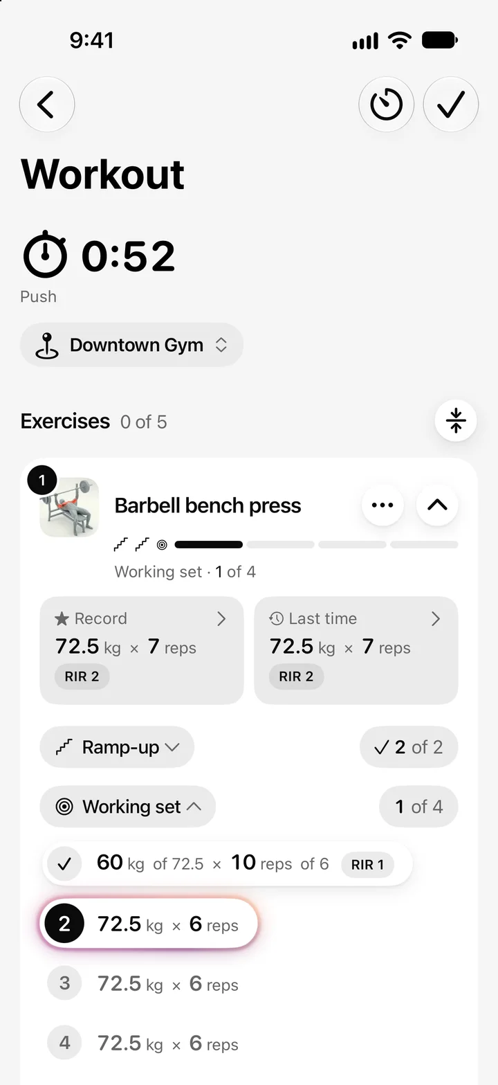 A workout in progress in Aura: barbell bench press, the timer and today's sets.